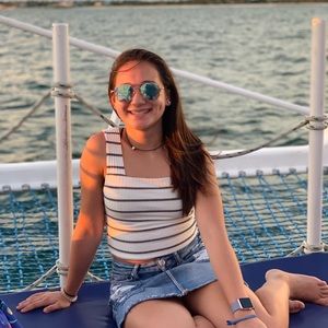 Meet your Posher, Alexis